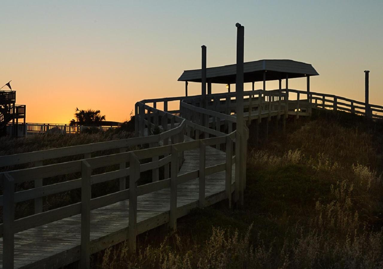 Atlantic Beach Resort, A Ramada By Wyndham Bagian luar foto