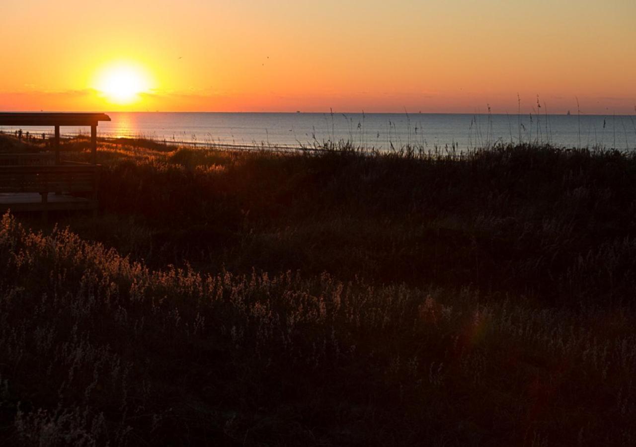 Atlantic Beach Resort, A Ramada By Wyndham Bagian luar foto