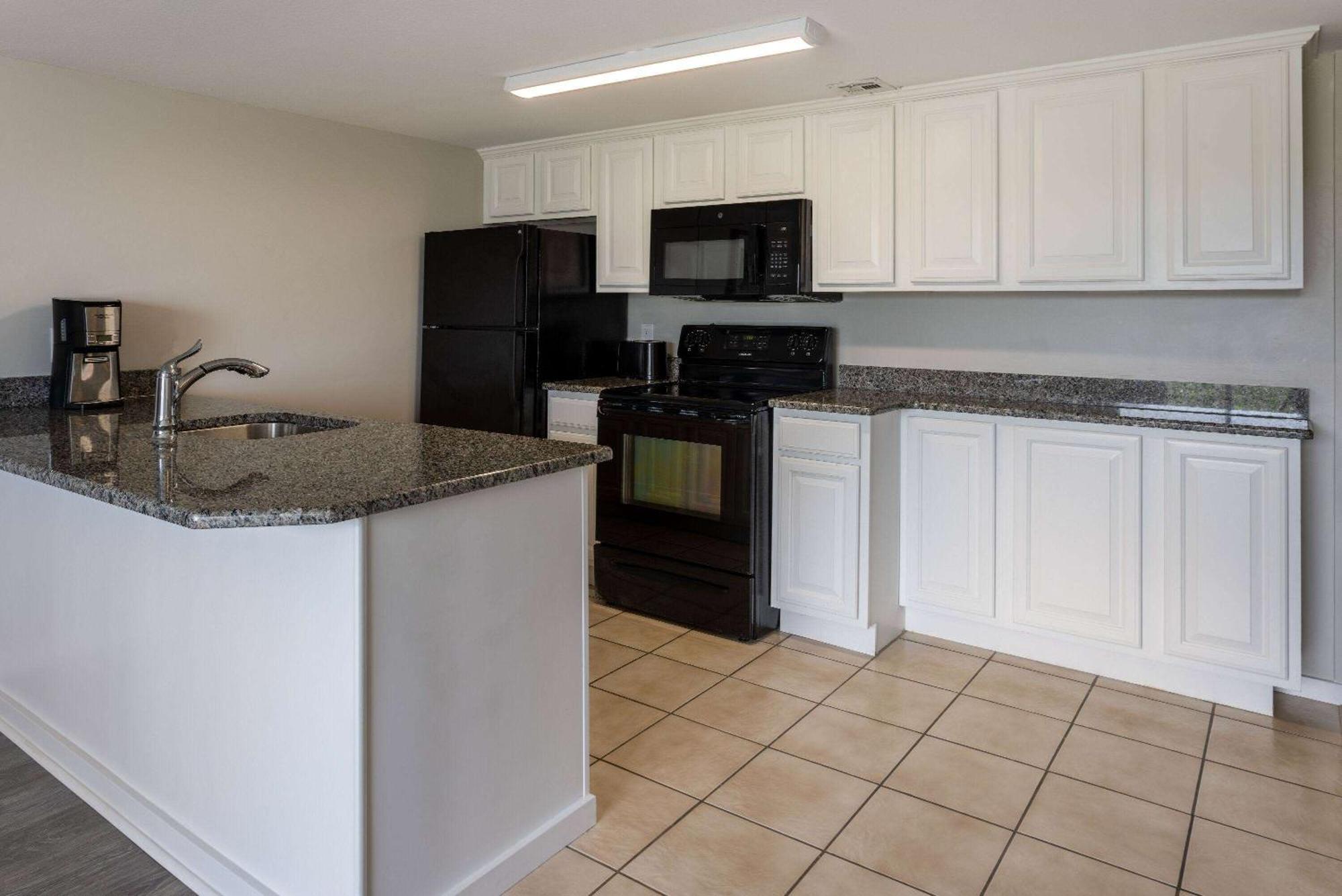 Atlantic Beach Resort, A Ramada By Wyndham Bagian luar foto